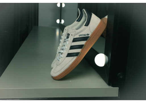 Ať už mě den zavede kamkoli, jsem vždy připraven — adidas Handball Spezial