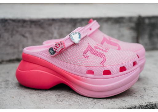 Proč jsou moje nové Juicy Couture Bae Crocs mým nejoblíbenějším letním kouskem?