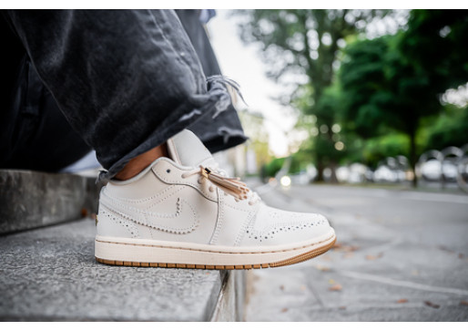 Jedno město. Jeden pár. Jordan 1 Low.