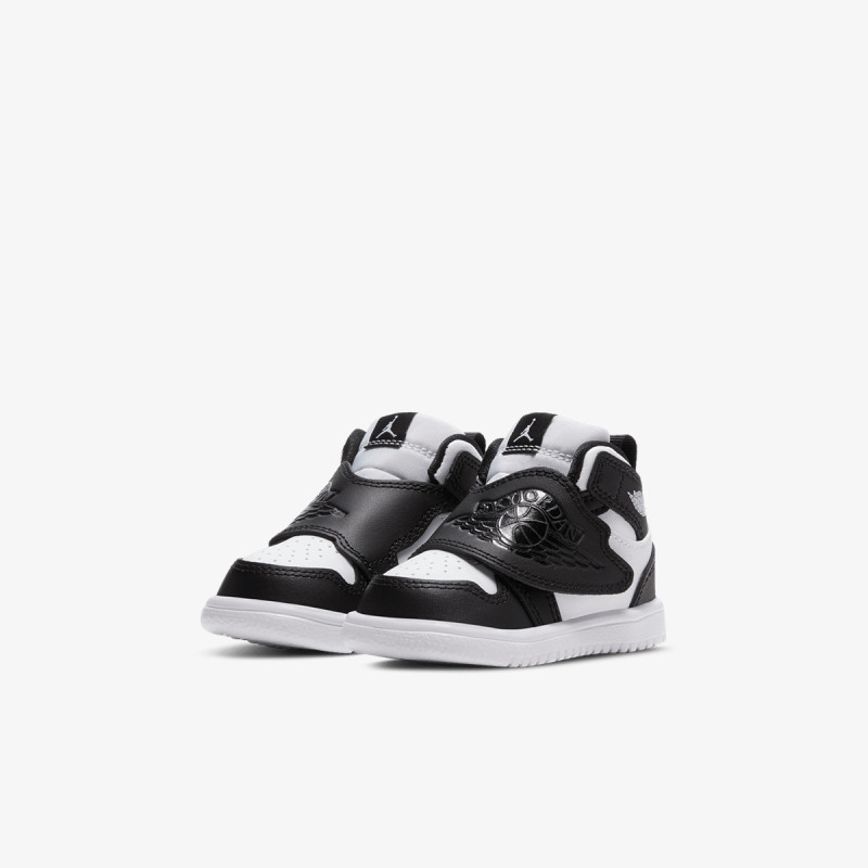 Nike SKY JORDAN 1 BT 