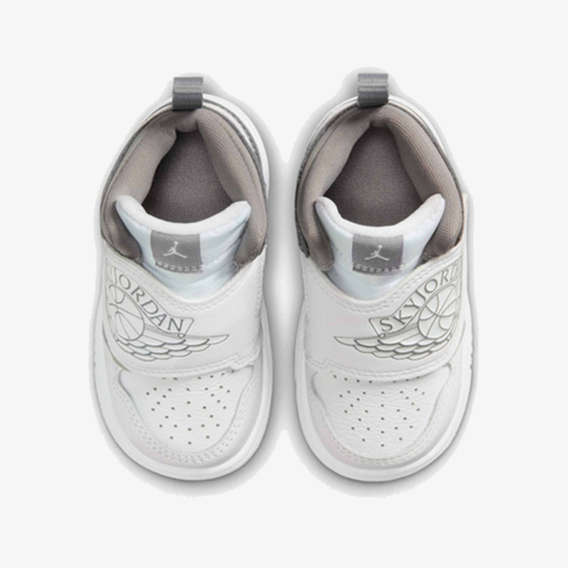 Nike SKY JORDAN 1 BT 