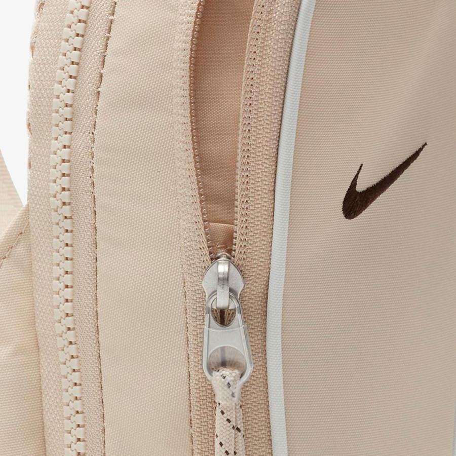 Nike Essentials 