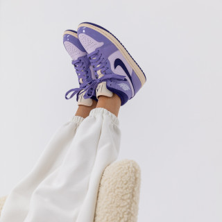 Nike WMNS AIR JORDAN 1 MID SE 