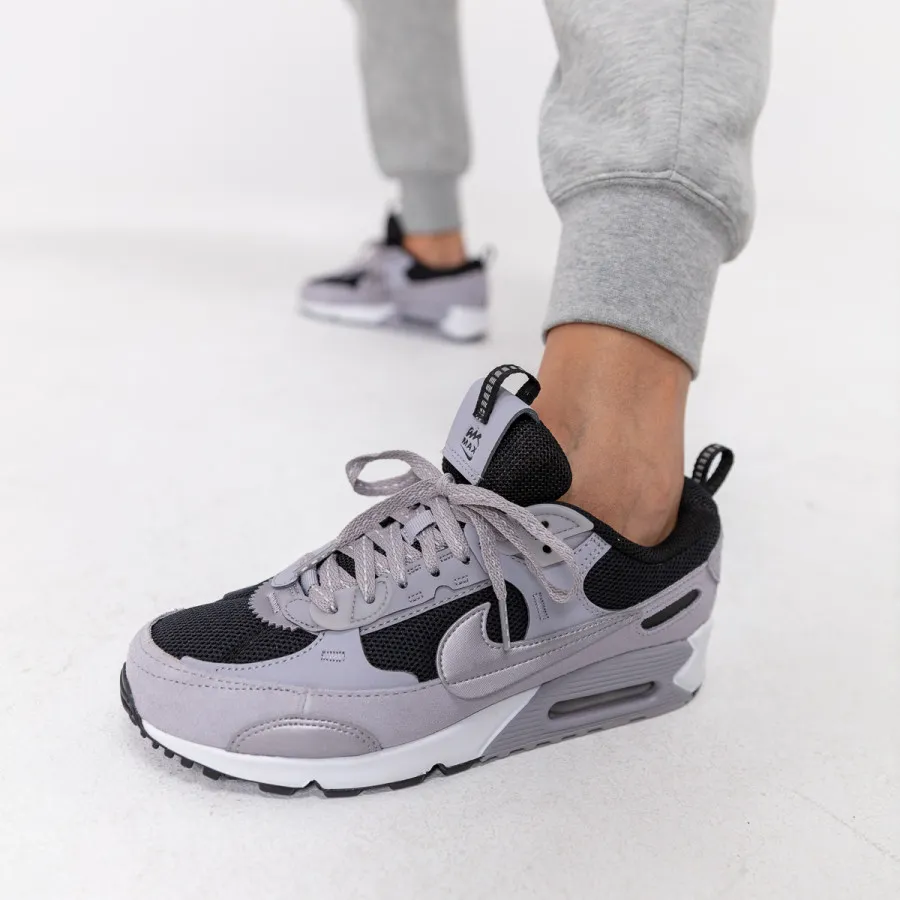 Nike WMNS AIR MAX 90 FUTURA RC 