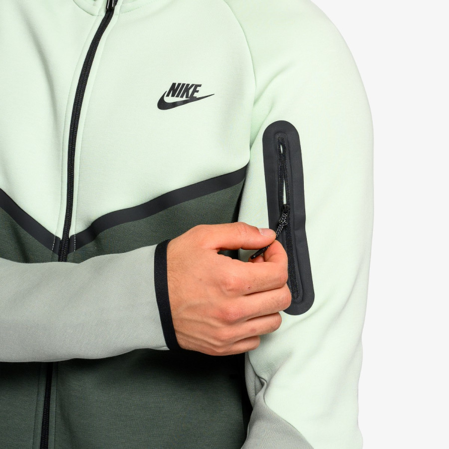 Nike Tech Fleece 
