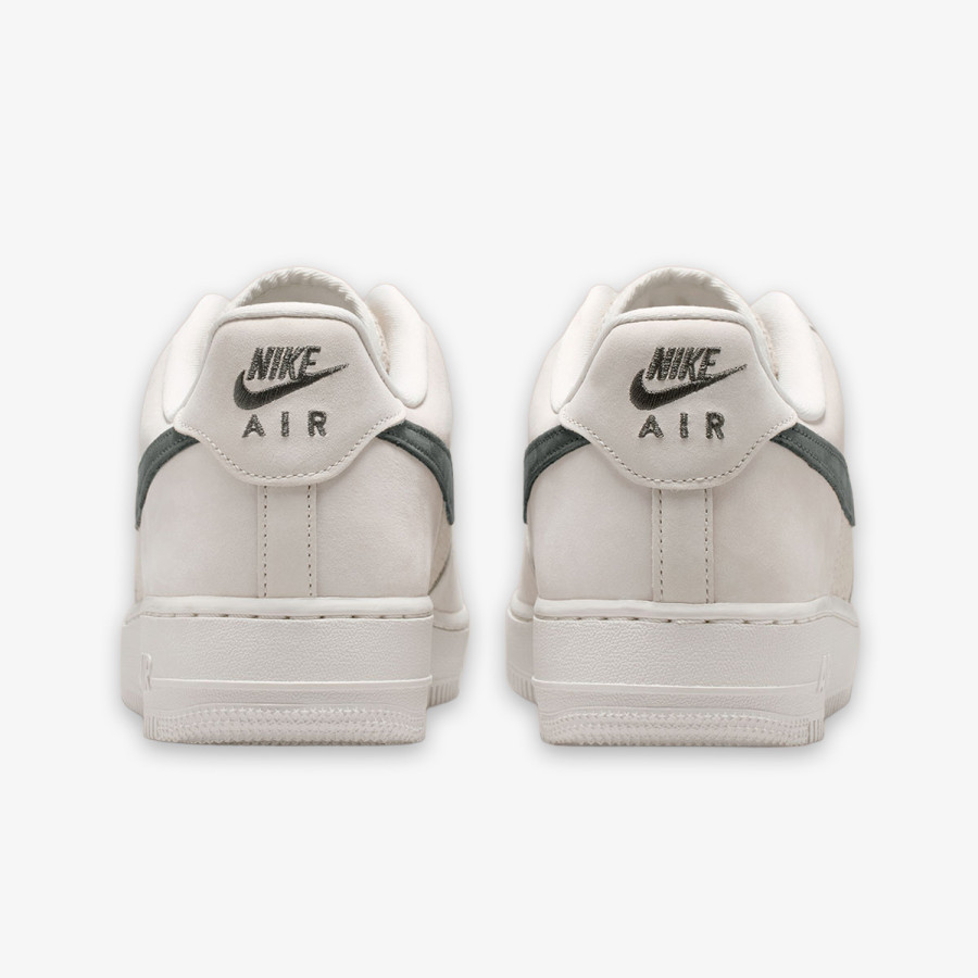 Nike AIR FORCE 1 '07 LV8 