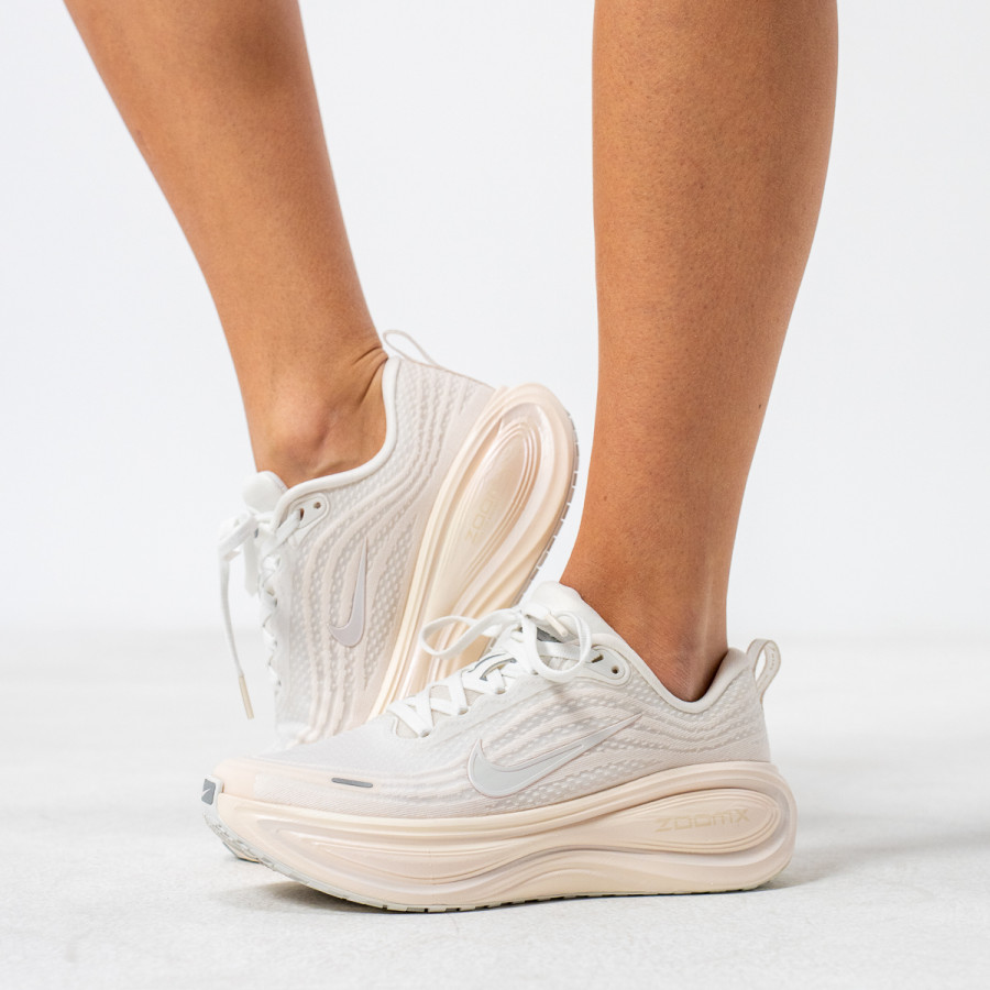 Nike W NIKE VOMERO PLUS ESS 